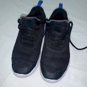 Nike Air Max Motion 2 Boys 4Y Blue White Black